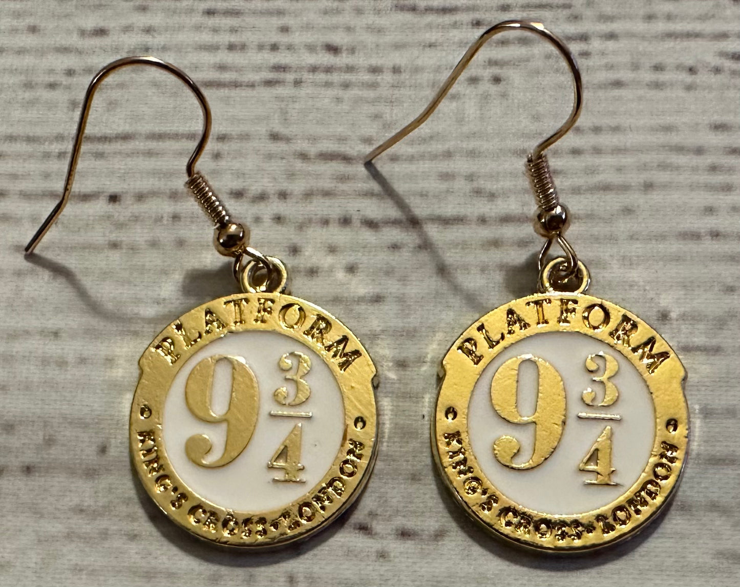 Platform 9 3/4 Harry Potter --Earrings