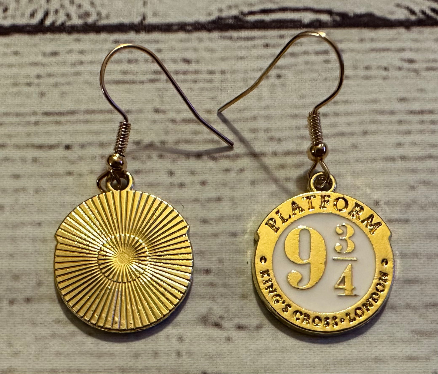 Platform 9 3/4 Harry Potter --Earrings